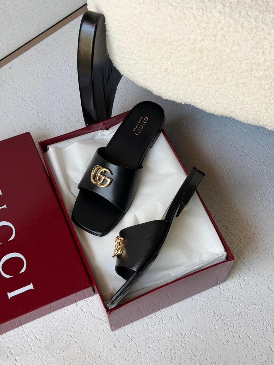 Ladies flats