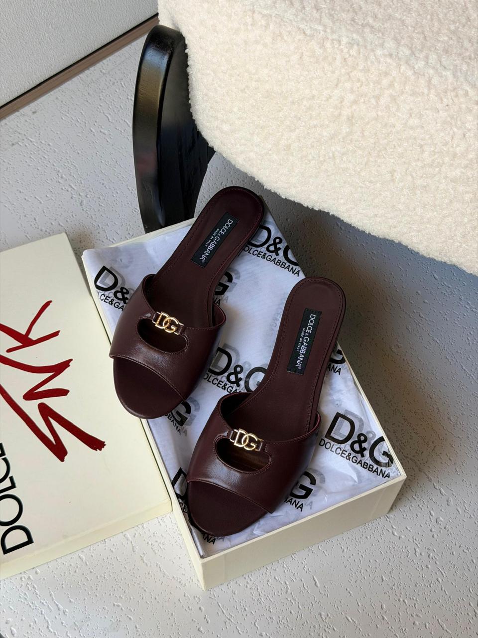 Ladies flats