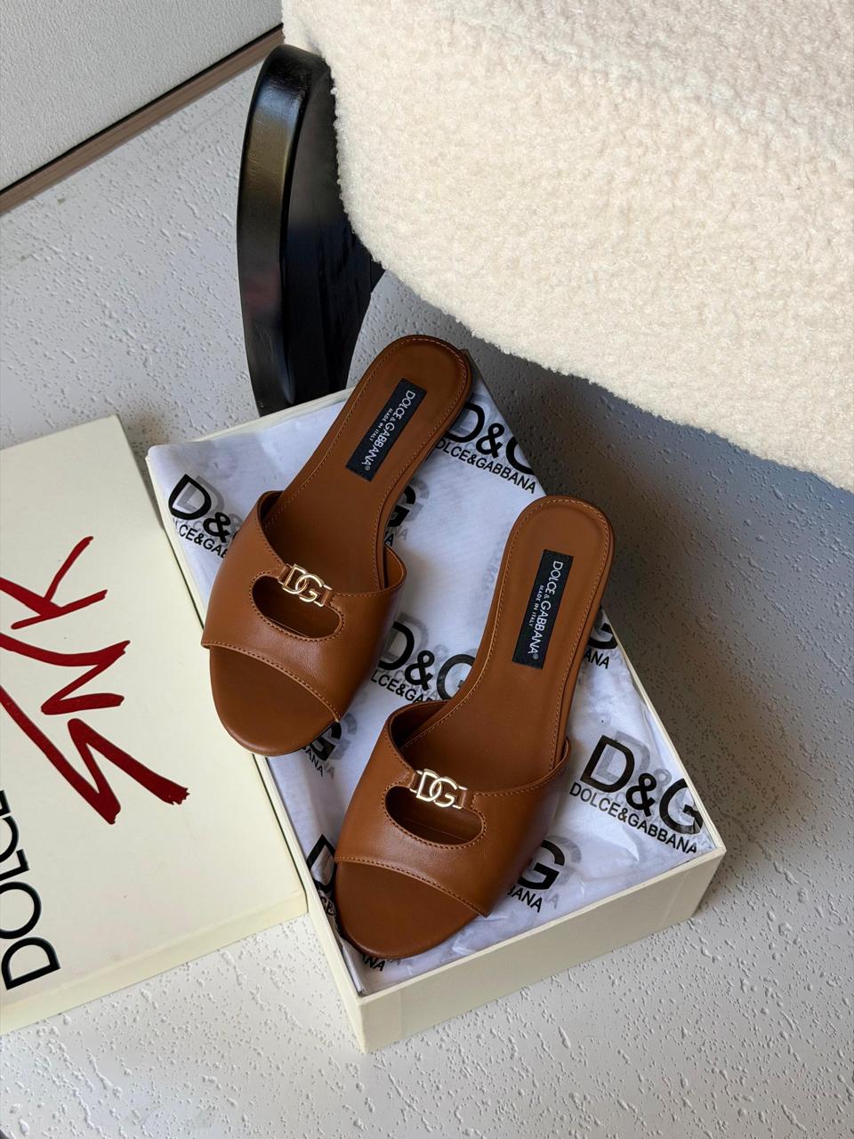 Ladies flats