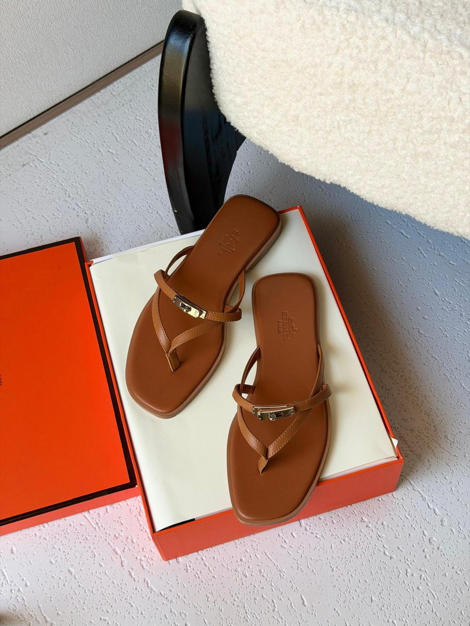 Ladies flats