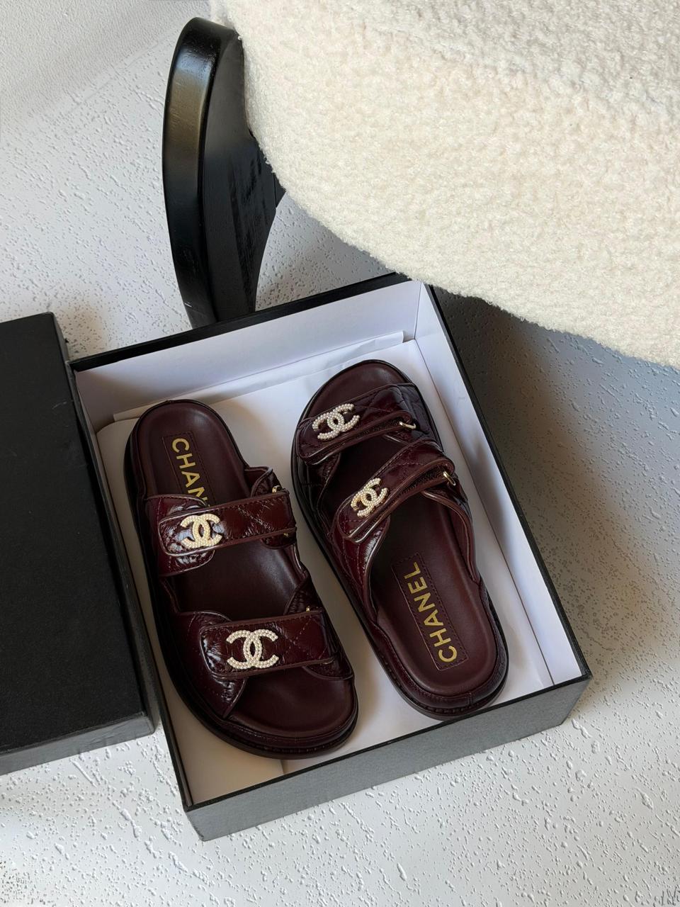 Ladies flats