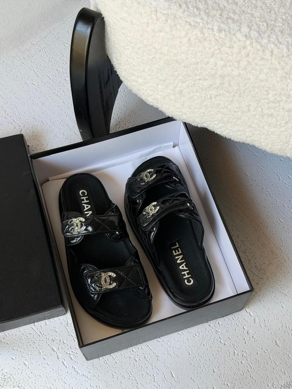 Ladies flats