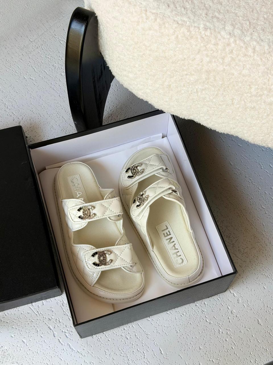 Ladies flats