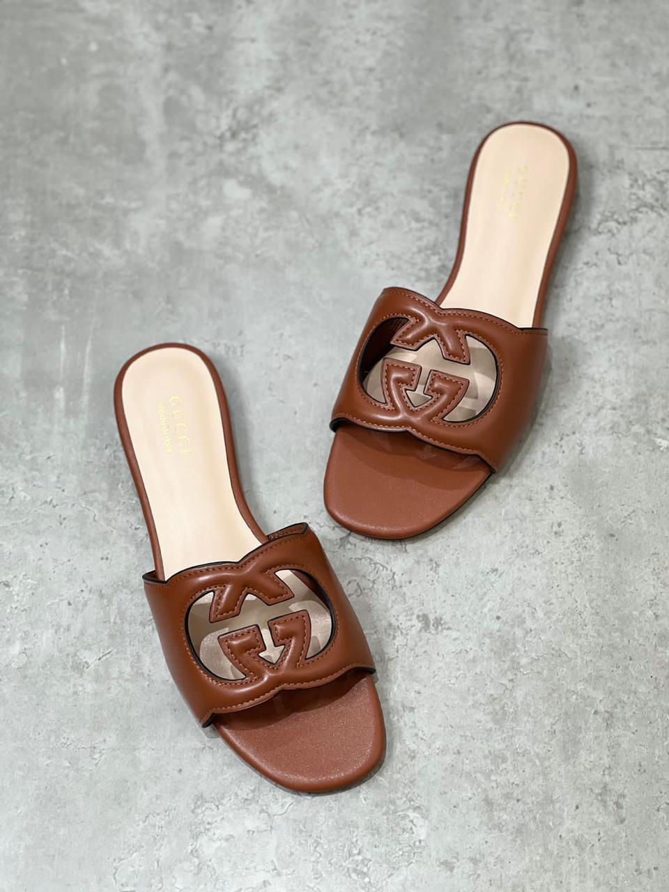 Ladies flats