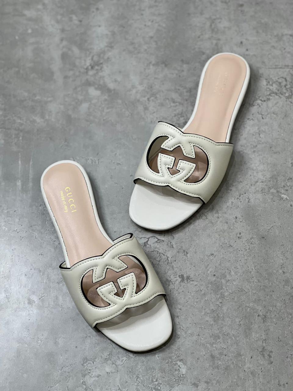 Ladies flats