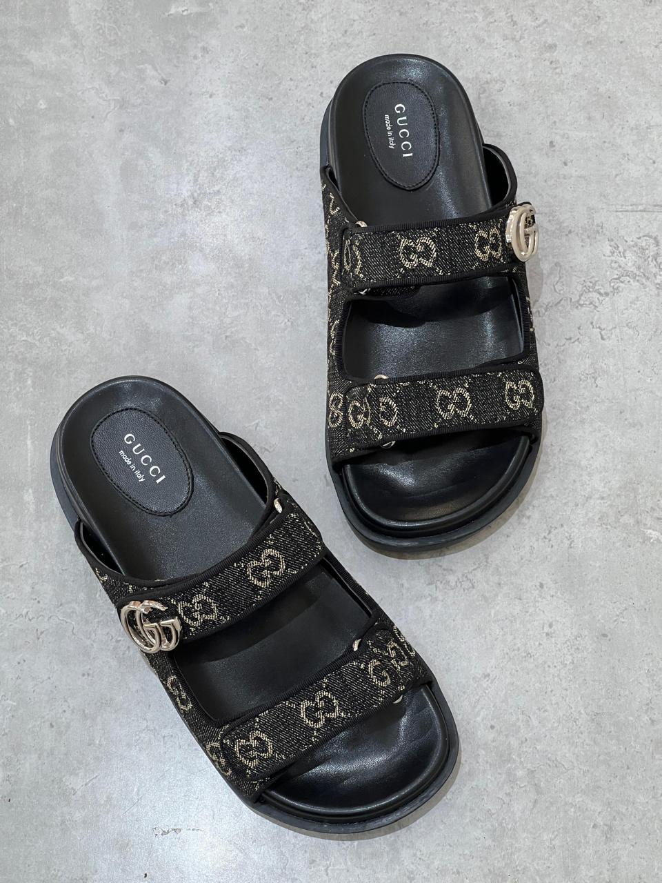 Ladies flats