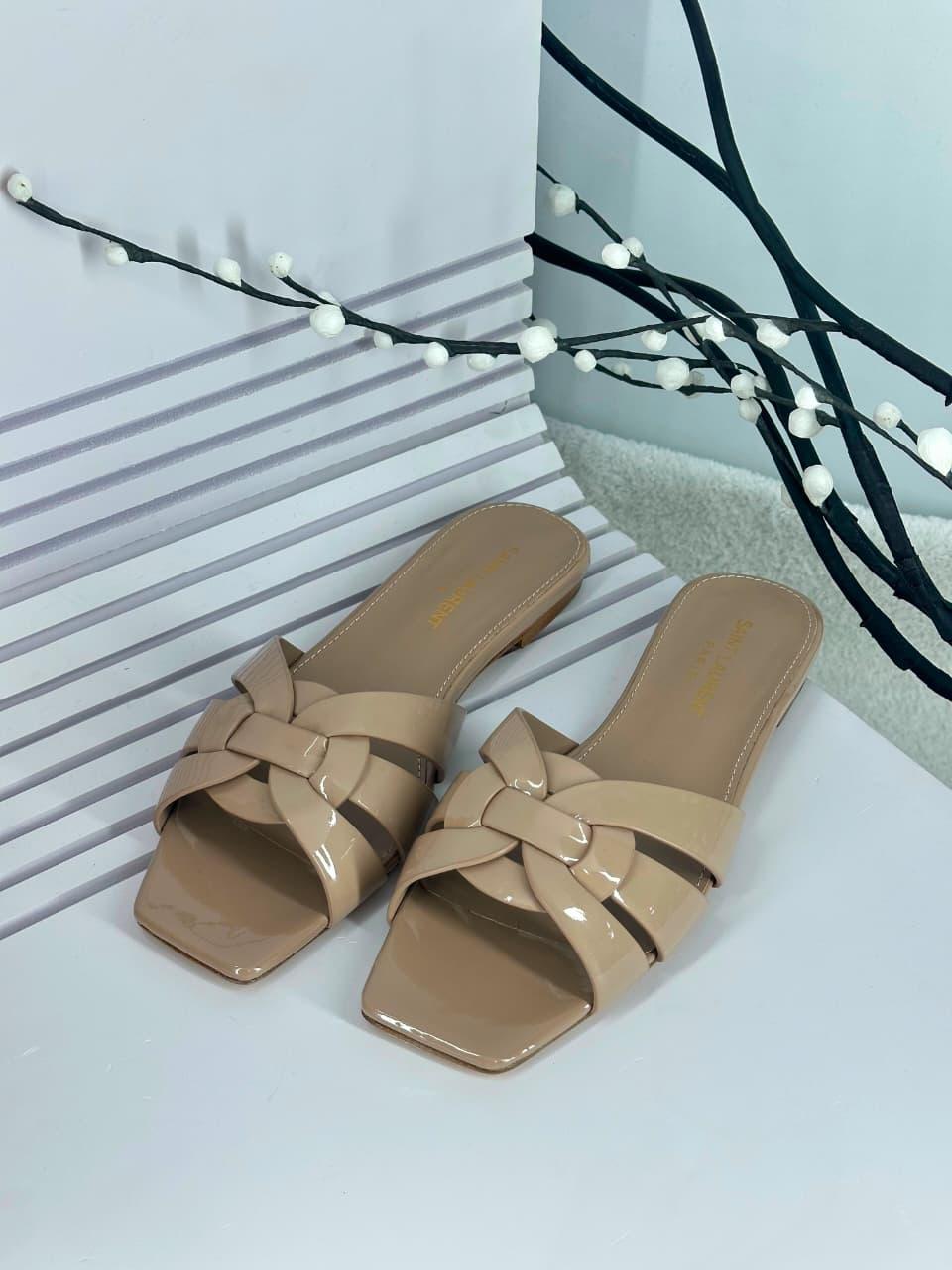 Ladies flats