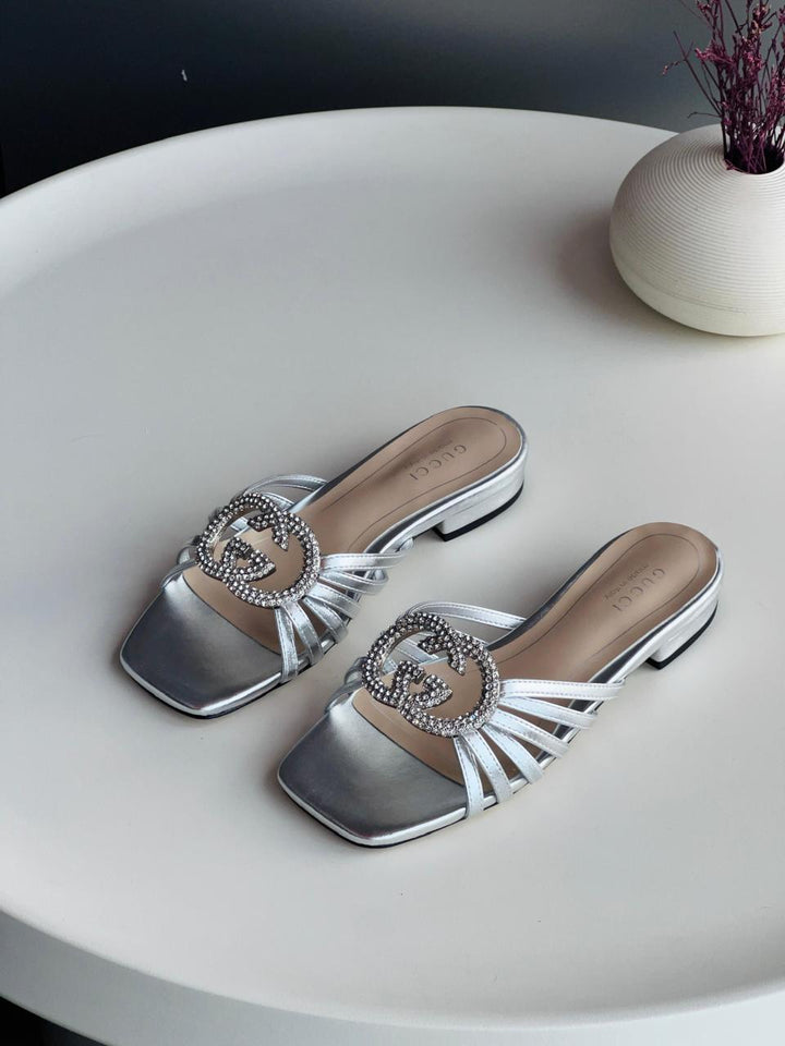 Ladies flats