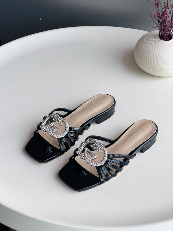 Ladies flats