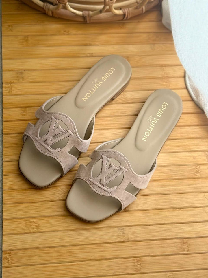 Ladies flats