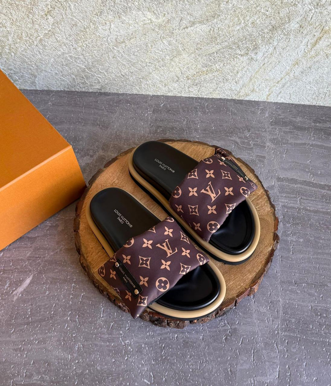 Ladies flats