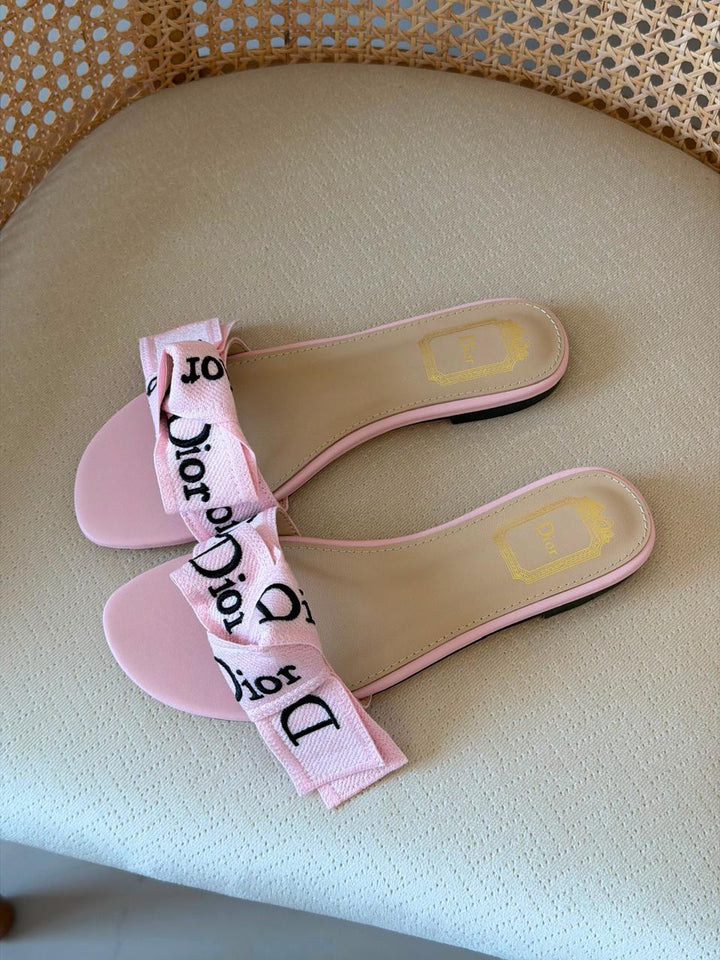 Ladies flats