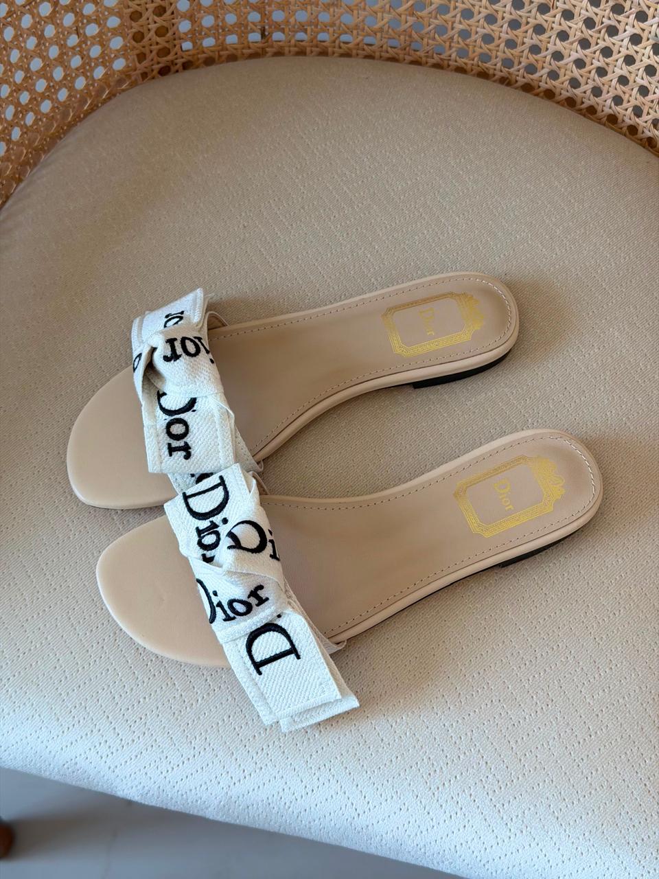 Ladies flats