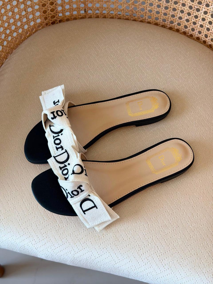 Ladies flats