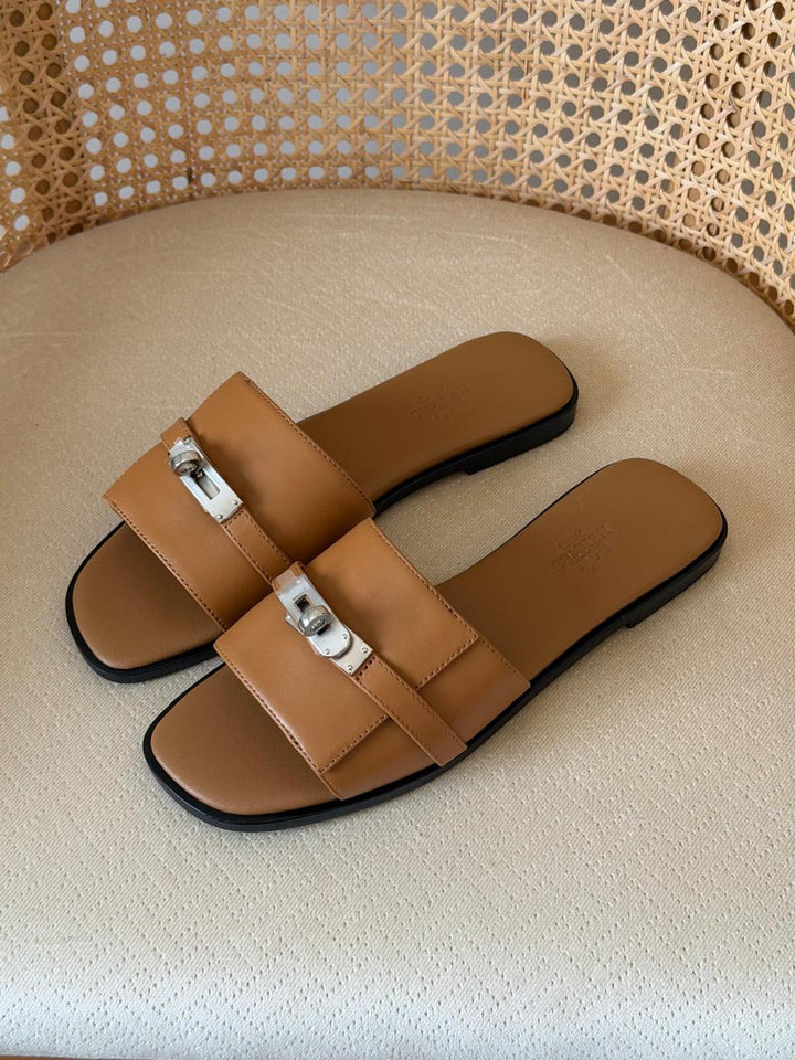 Ladies flats