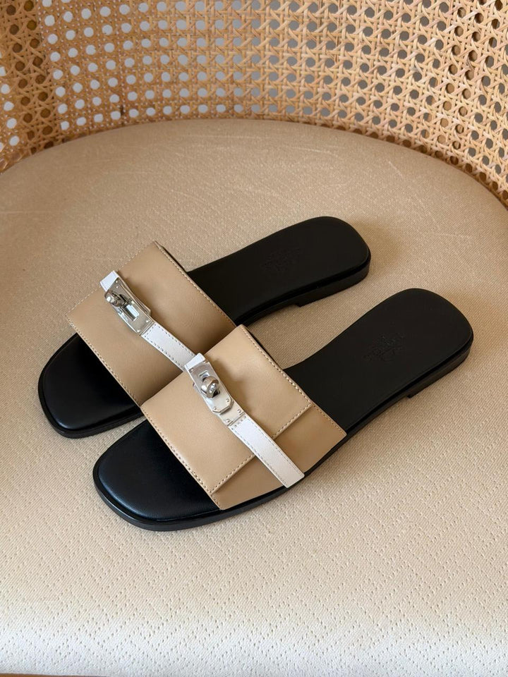 Ladies flats