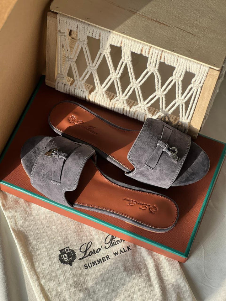 Ladies flats