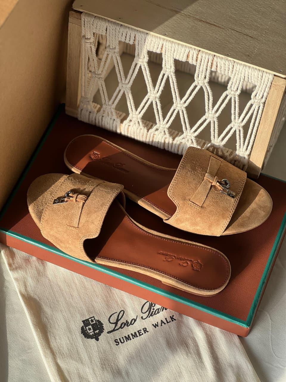Ladies flats