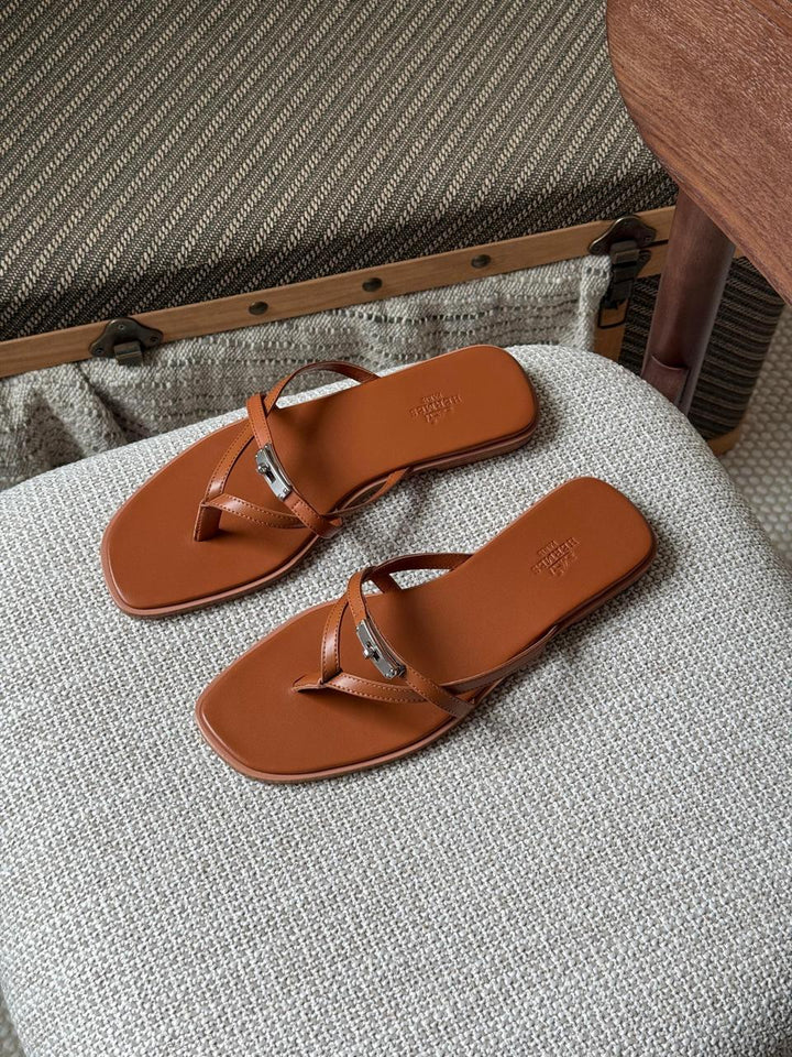 Ladies flats