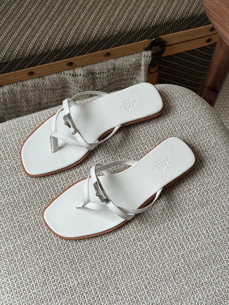 Ladies flats
