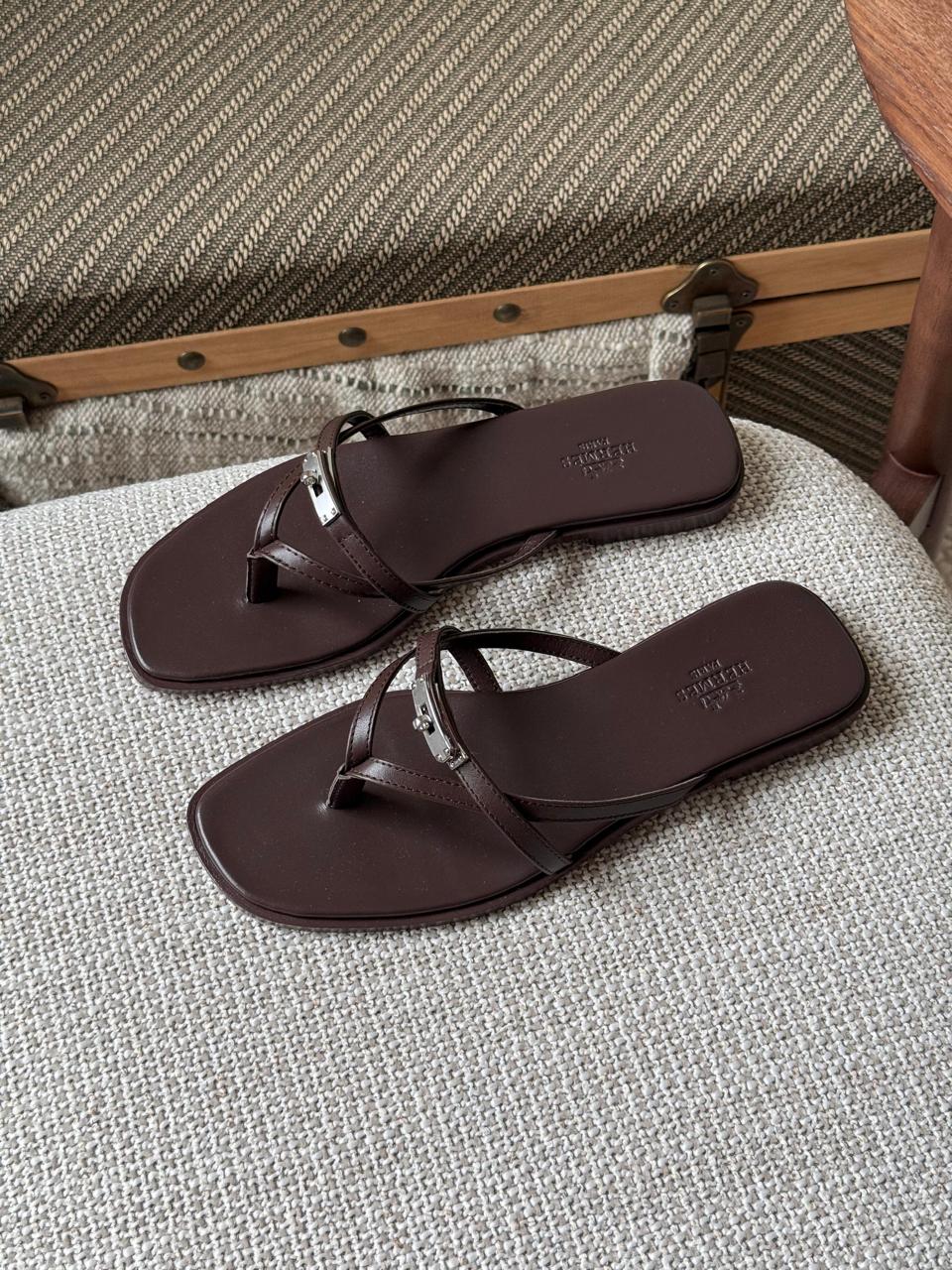 Ladies flats