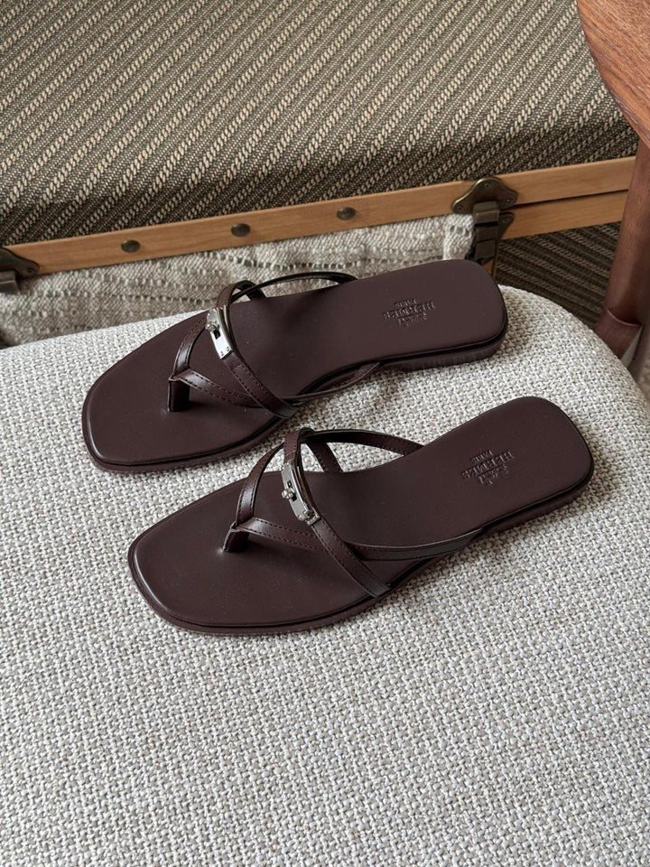 Ladies flats