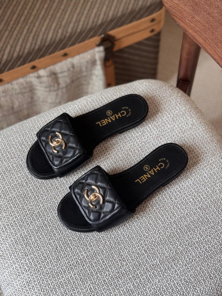 Ladies flats
