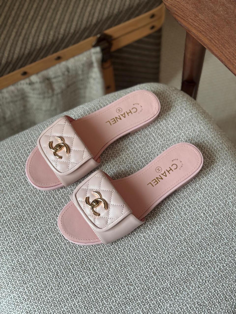 Ladies flats