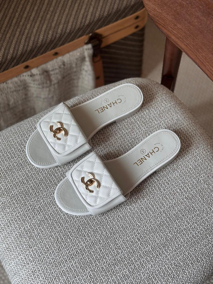 Ladies flats