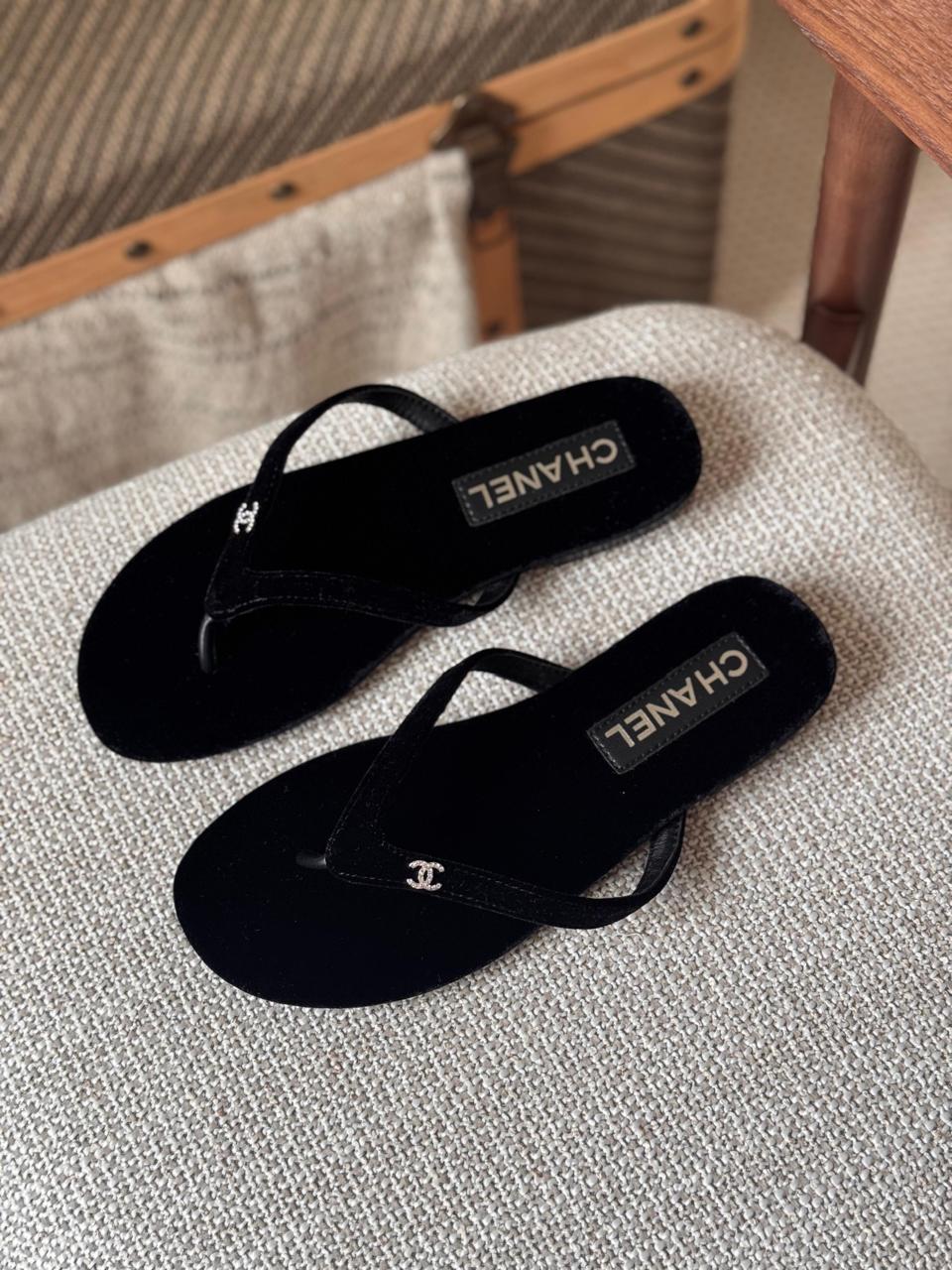 Ladies flats