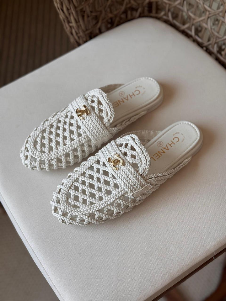 Ladies flats