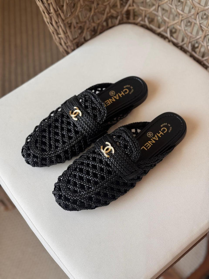 Ladies flats
