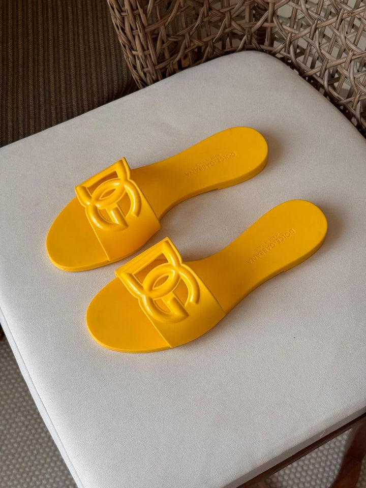 Ladies flats
