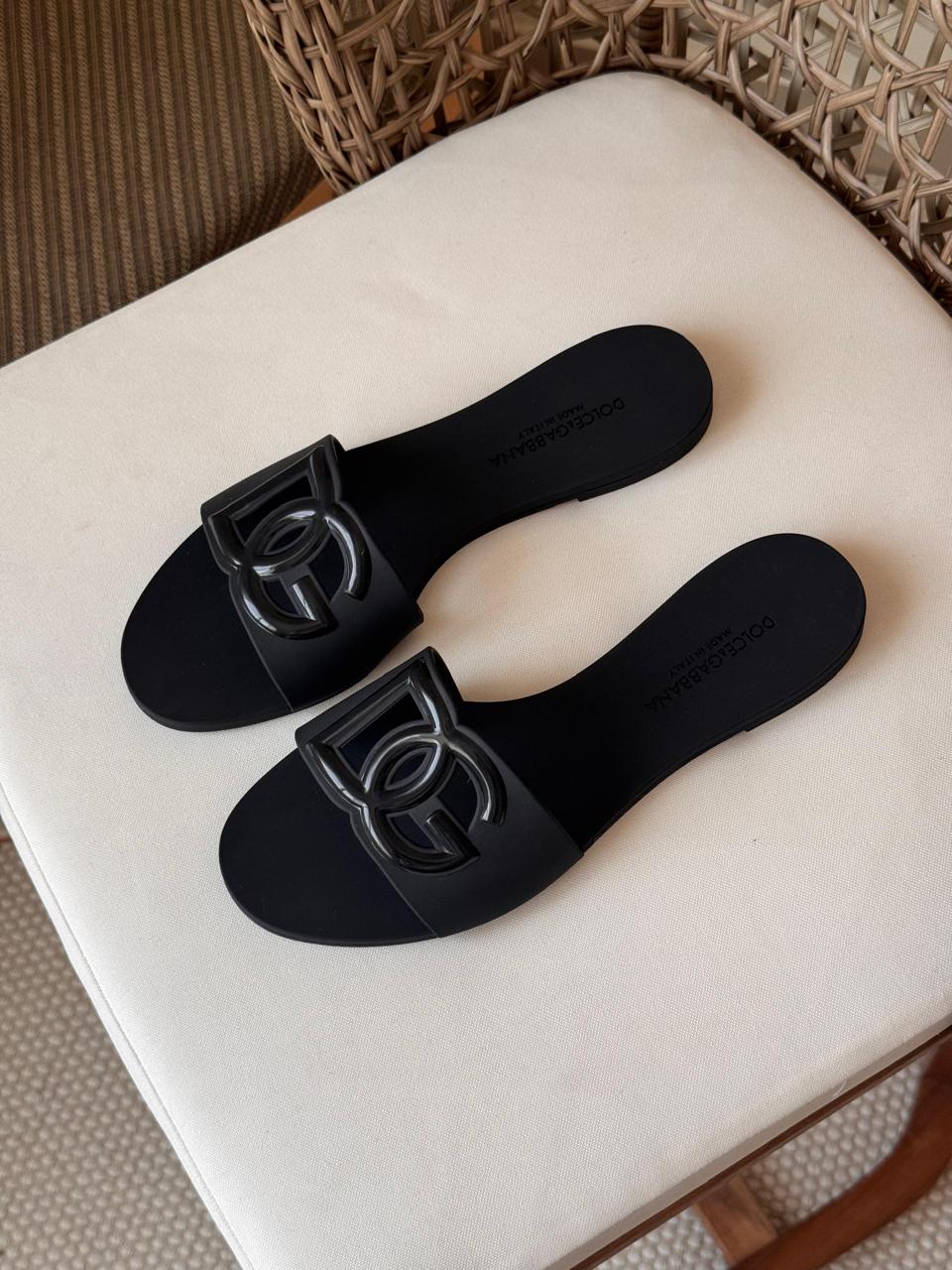 Ladies flats