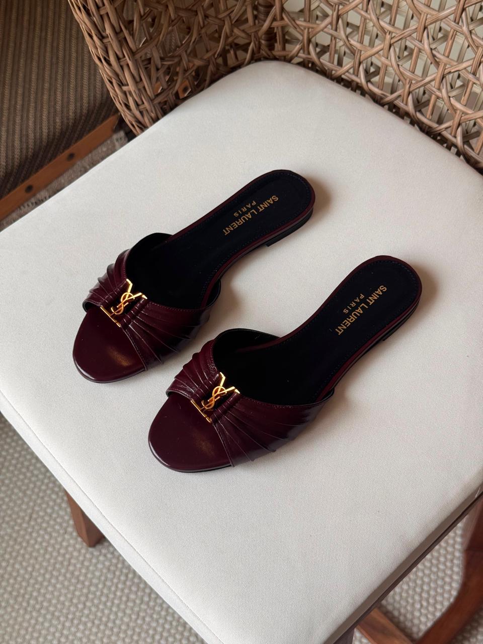 Ladies flats