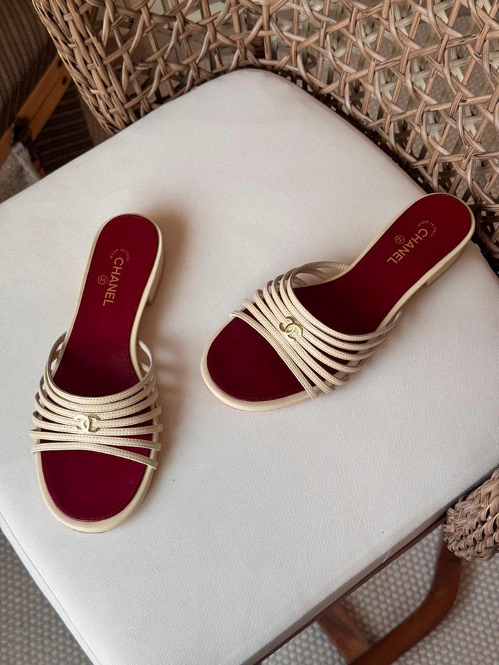 Ladies flats