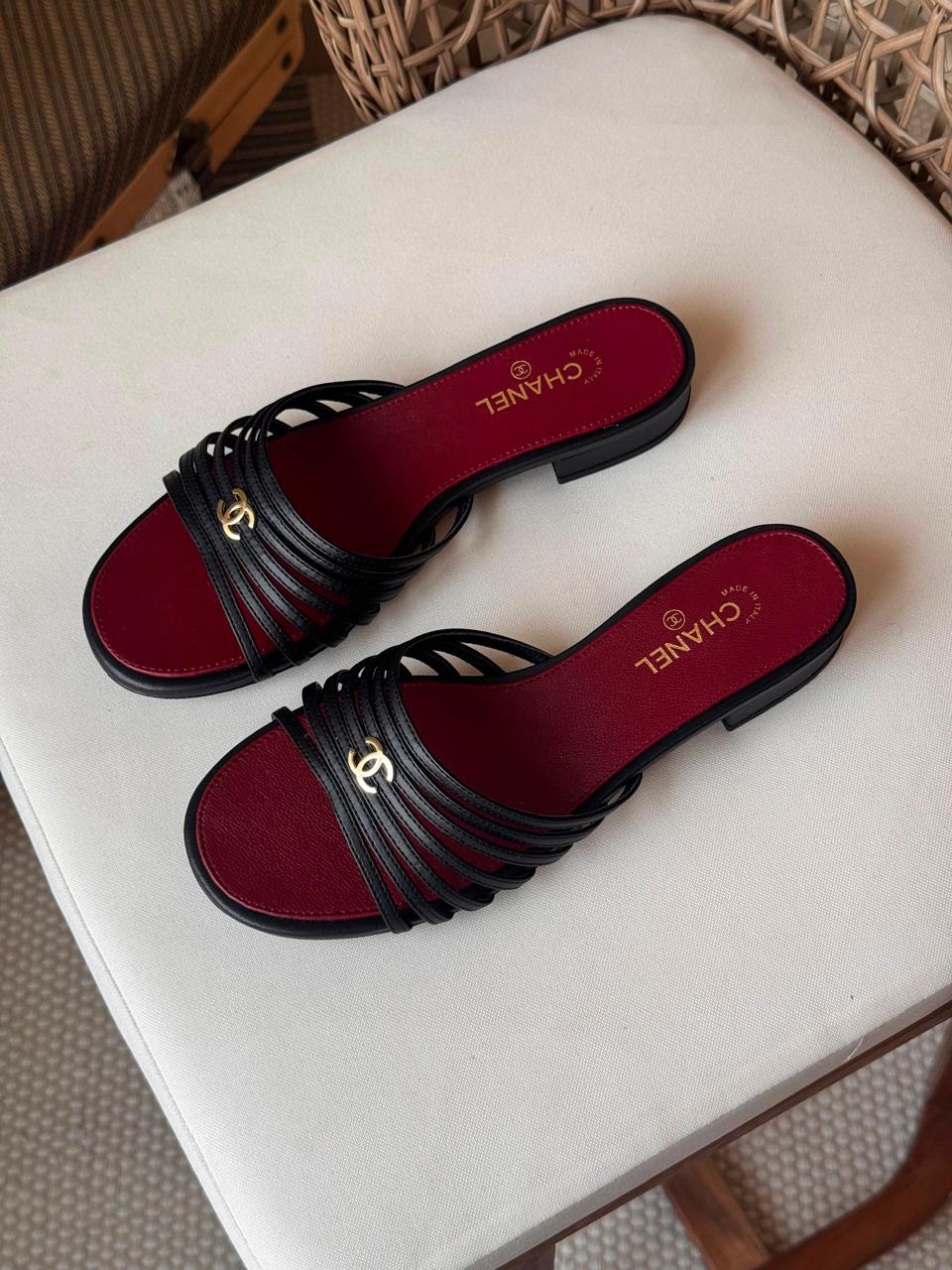 Ladies flats