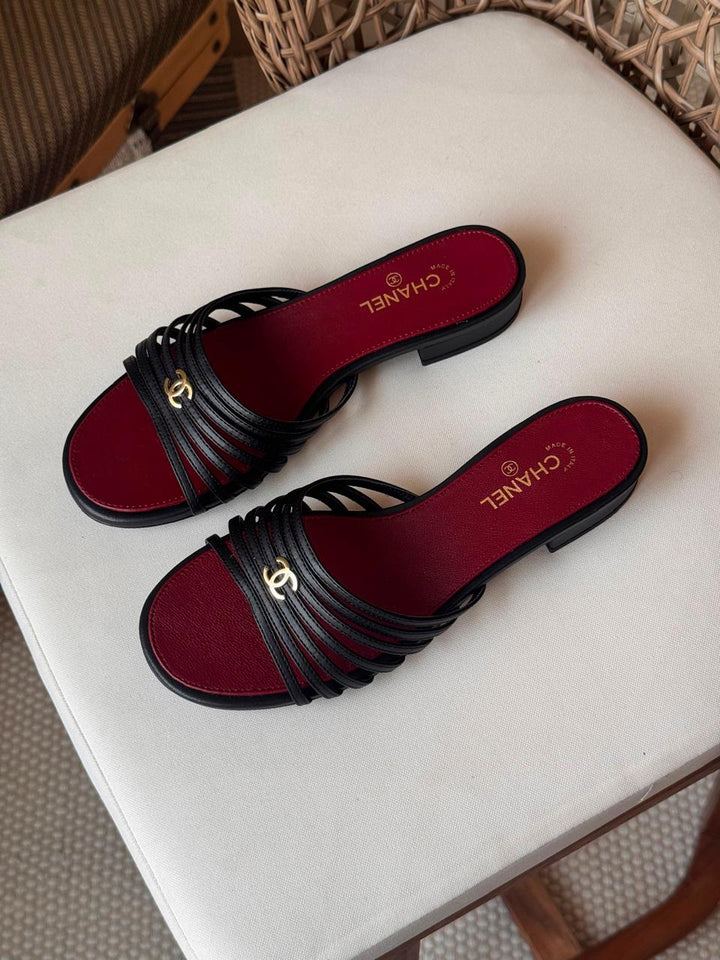 Ladies flats