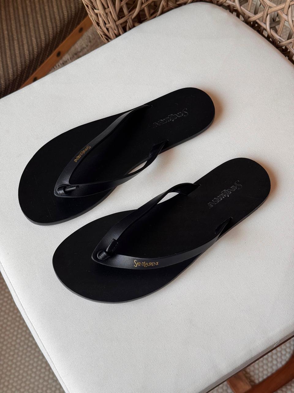Ladies flats