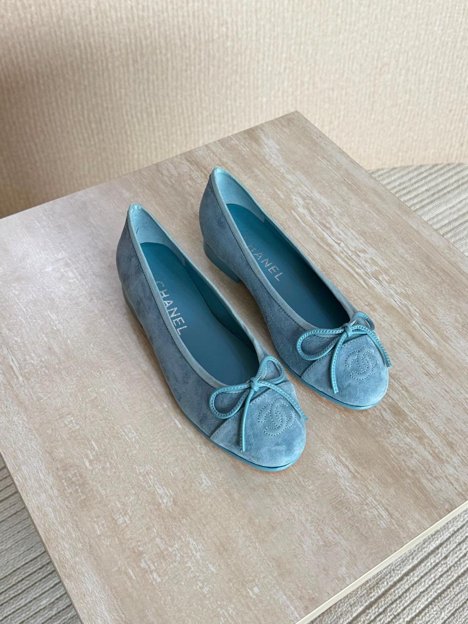 Ladies shoes