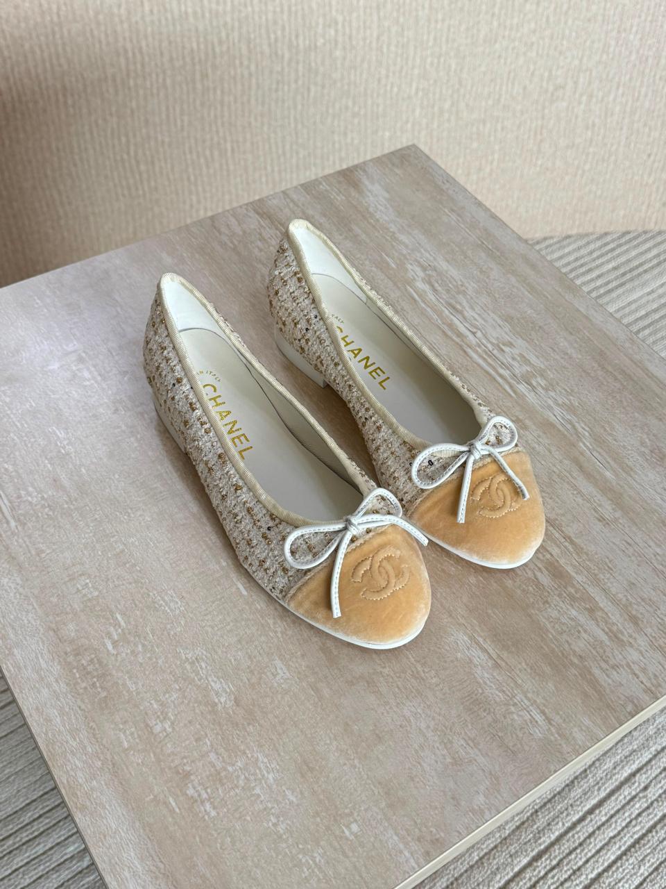 Ladies shoes