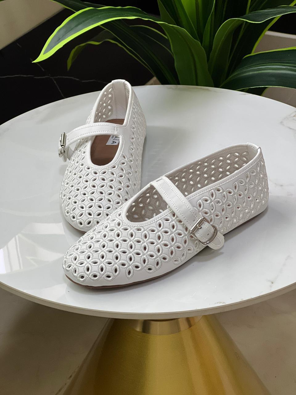 Ladies shoes