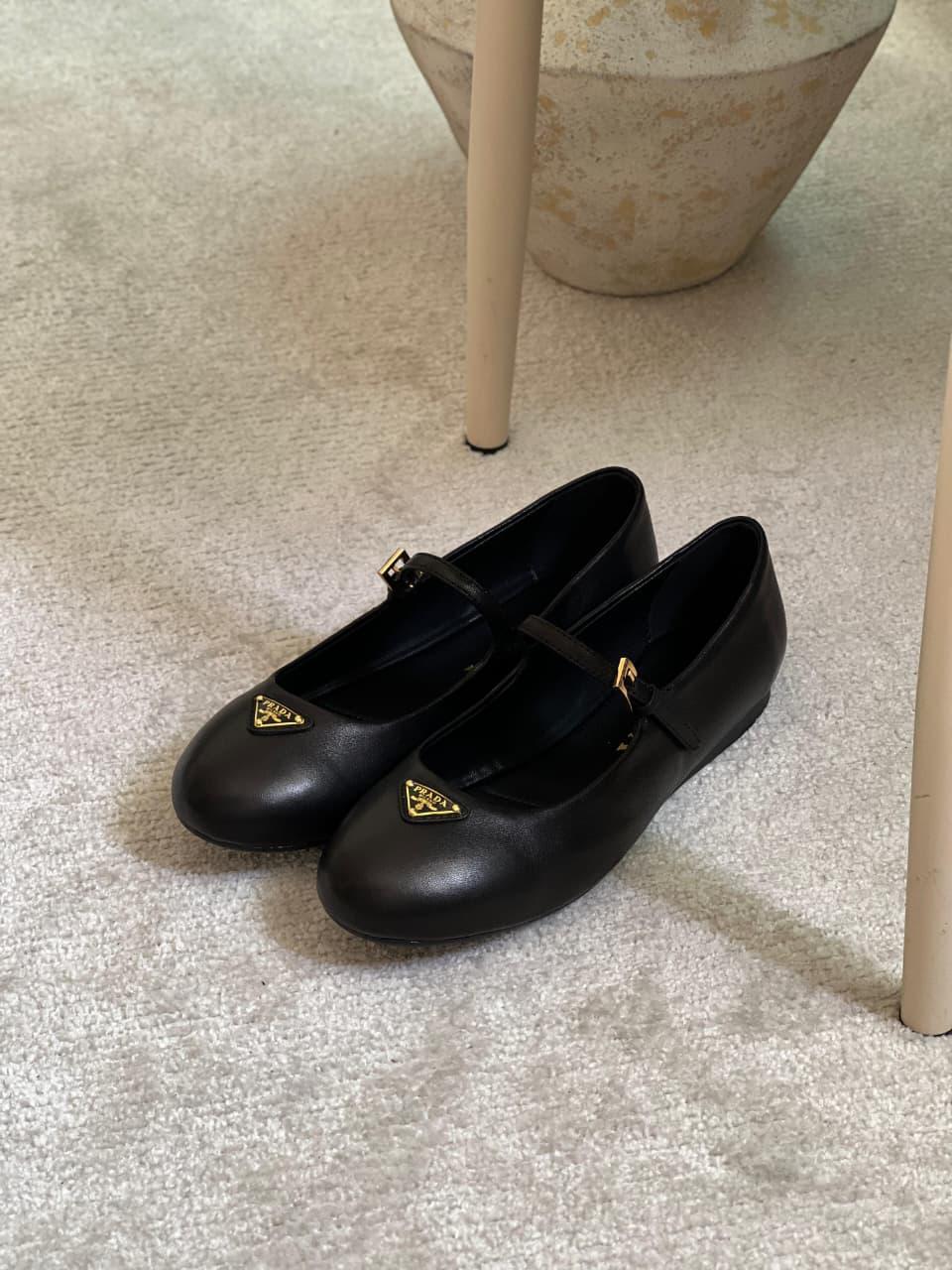Ladies shoes