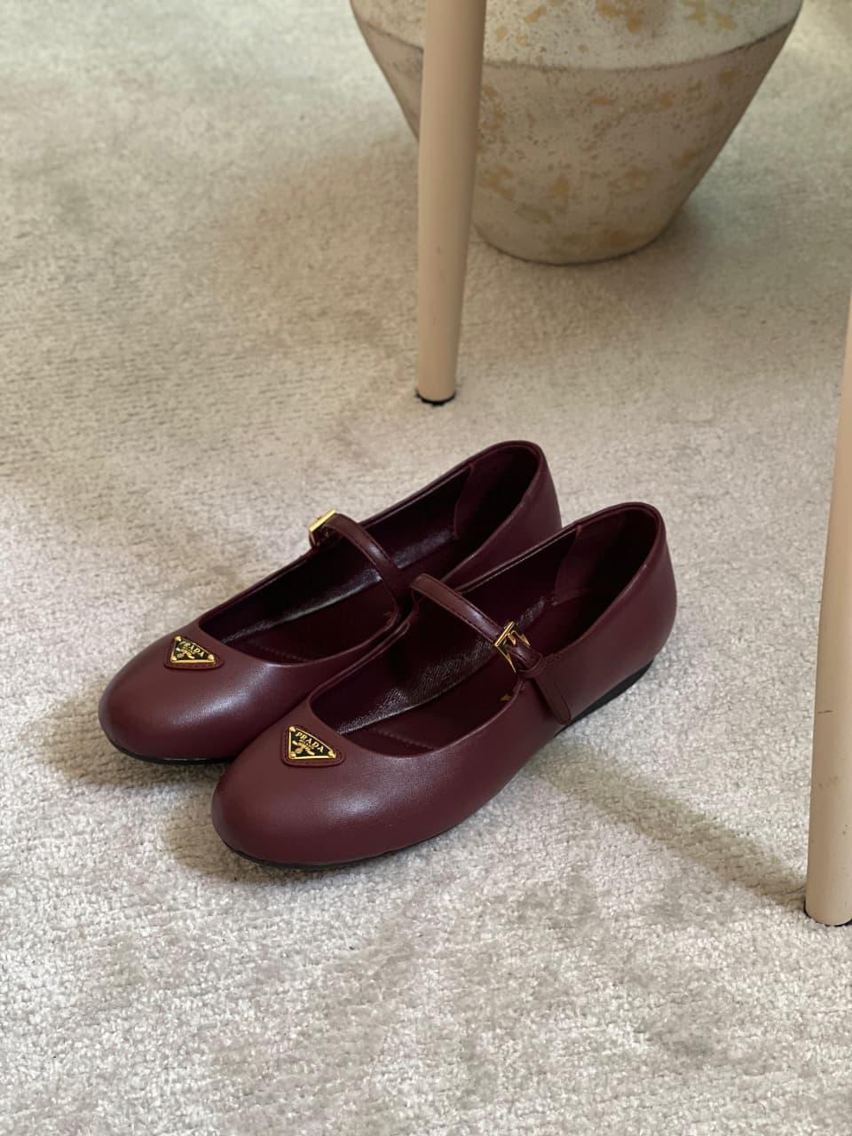 Ladies shoes