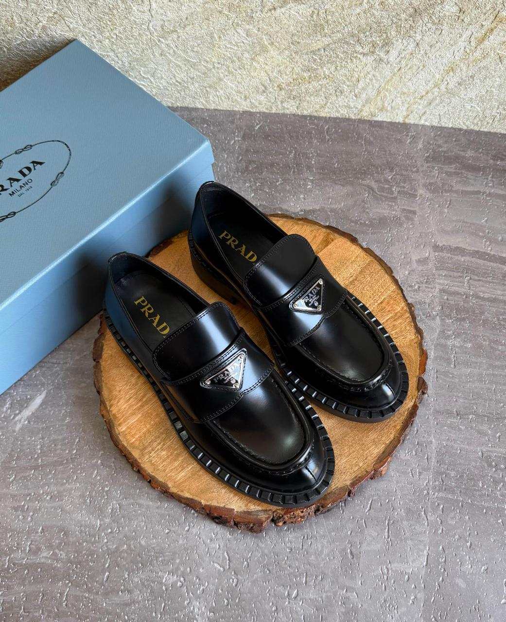 Ladies shoes