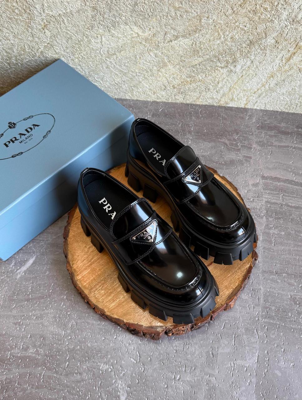 Ladies shoes