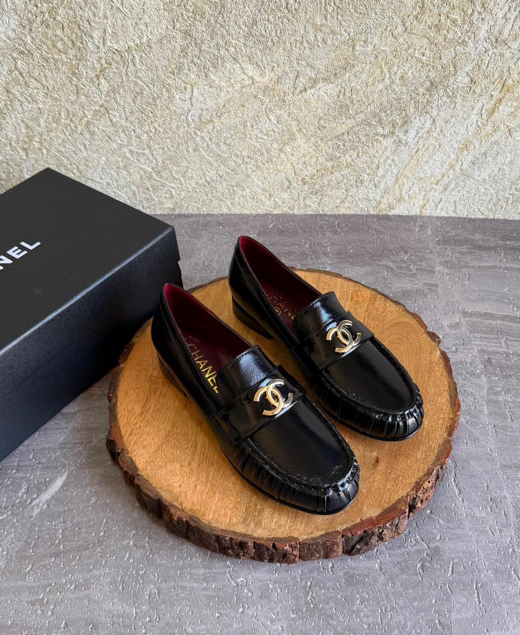 Ladies shoes