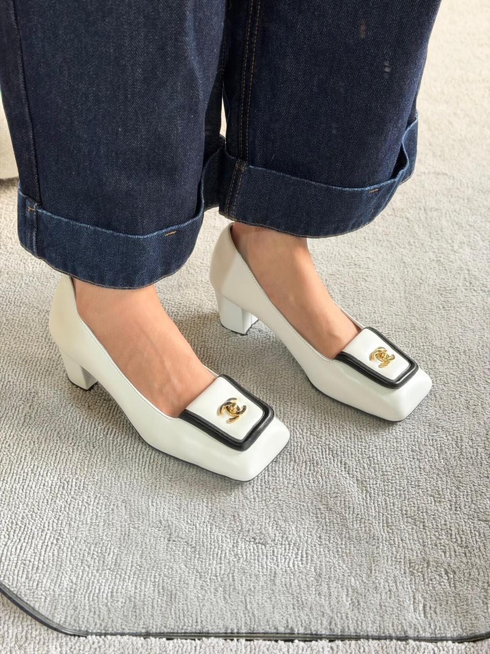Ladies shoes