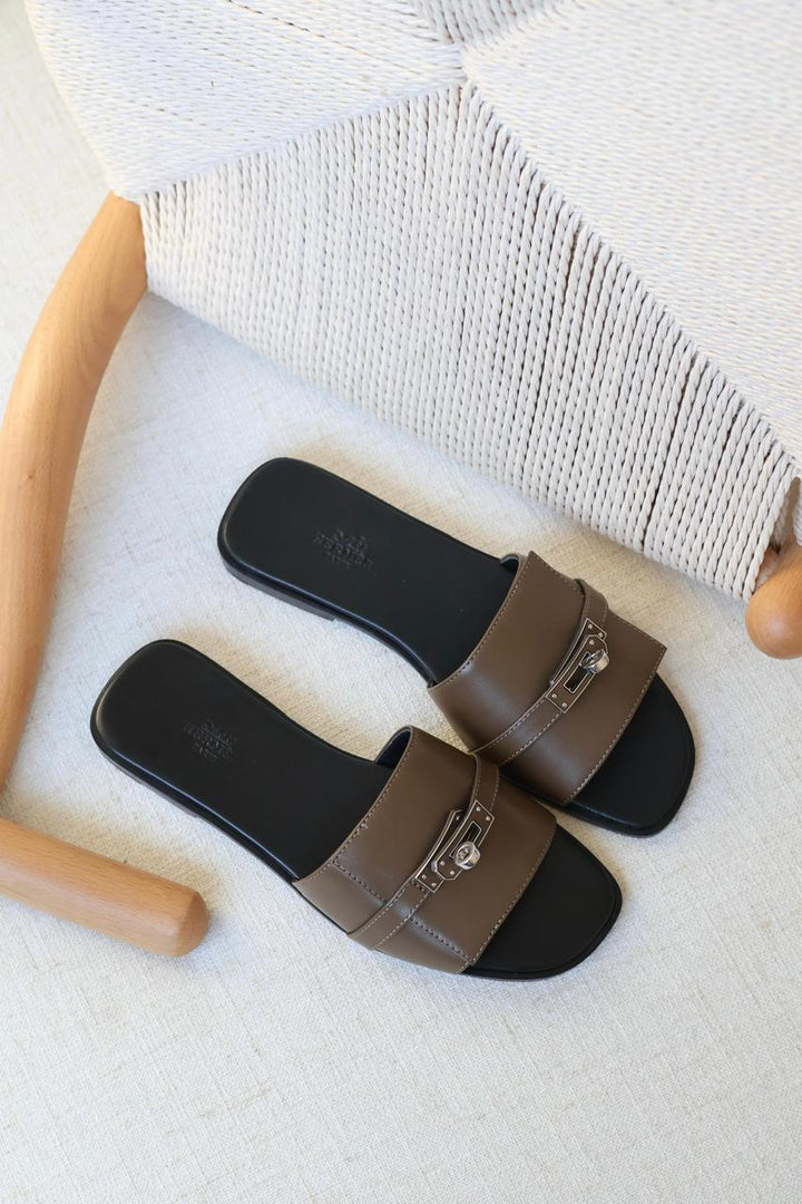 Ladies flats