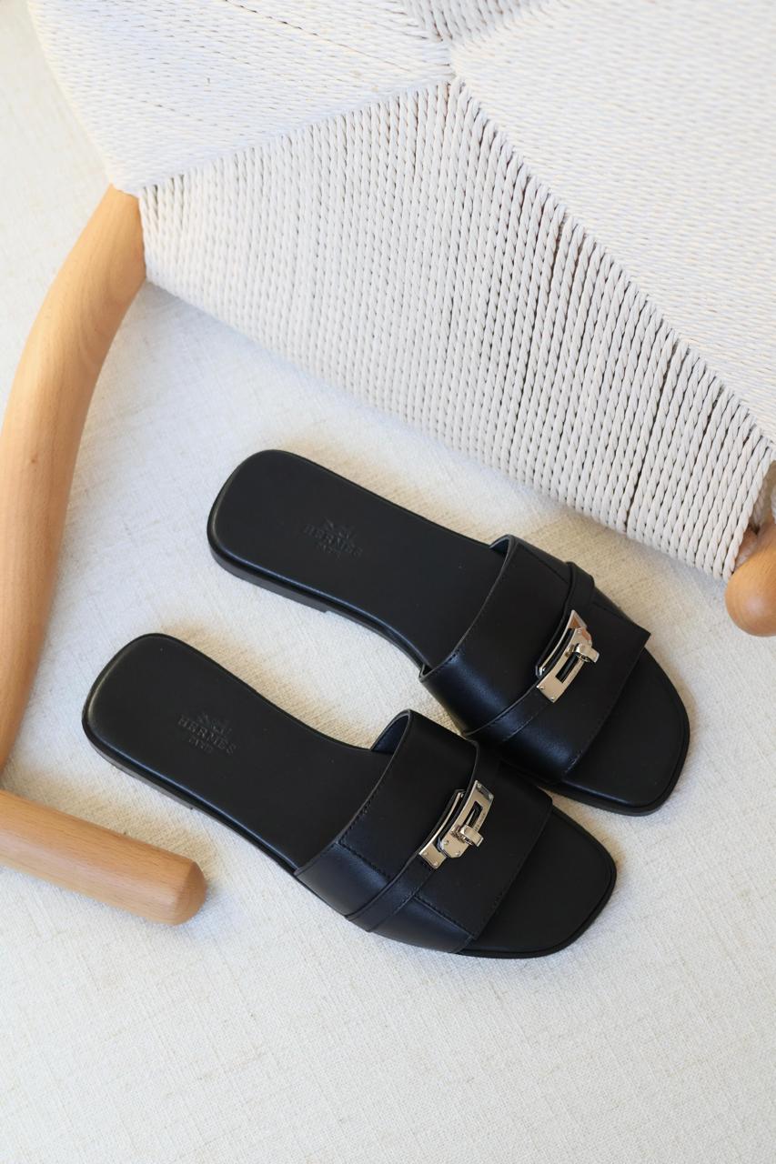 Ladies flats